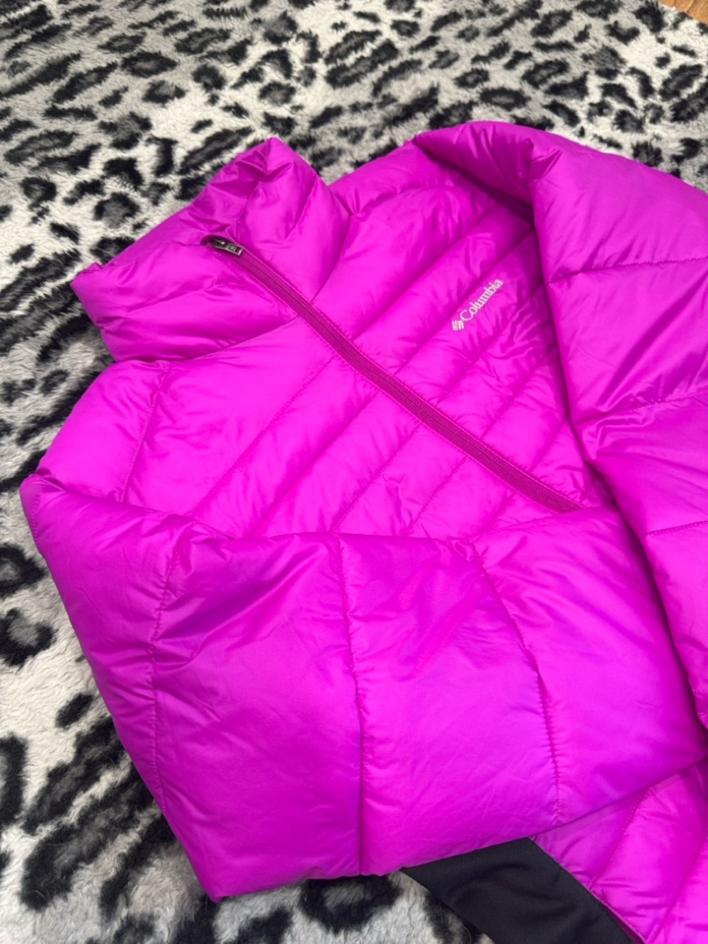 Columbia Women's Magenta Powder Pillow Hybrid Jacket - Picture 3 of 5